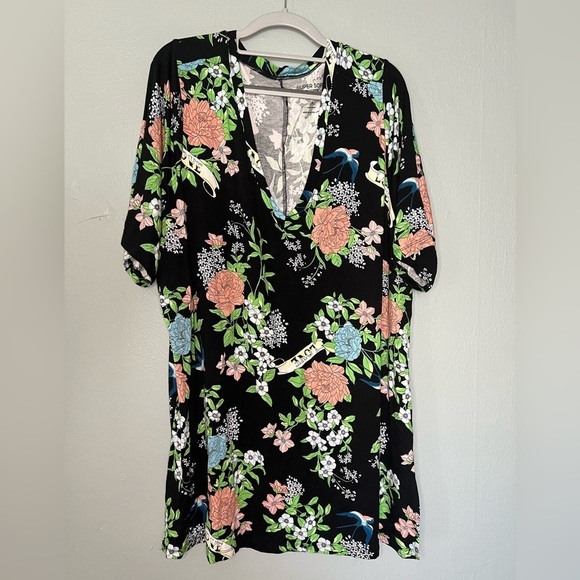 Super Soft Torrid knit deep vneck floral print - Picture 1 of 7